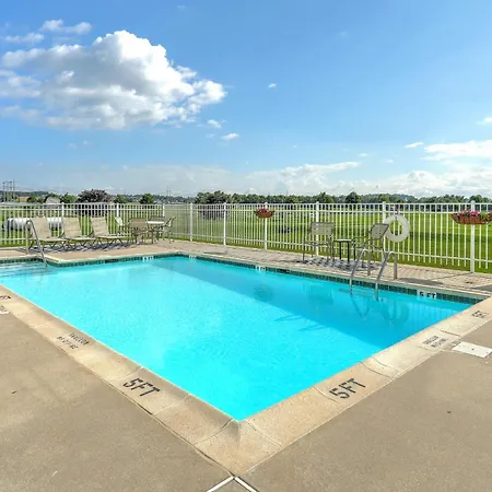 Lancaster Inn & Suites-3