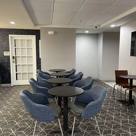 Clarion Pointe Charlottesville-3