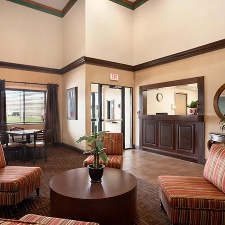 Super 8 By Wyndham Fairview Heights-St. Louis-3