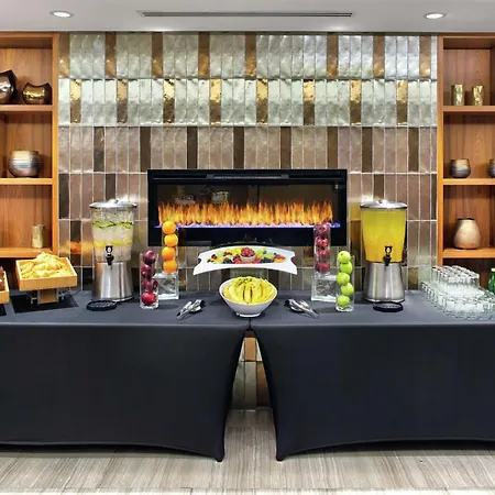 Doubletree By Hilton Toronto Airport, On-3