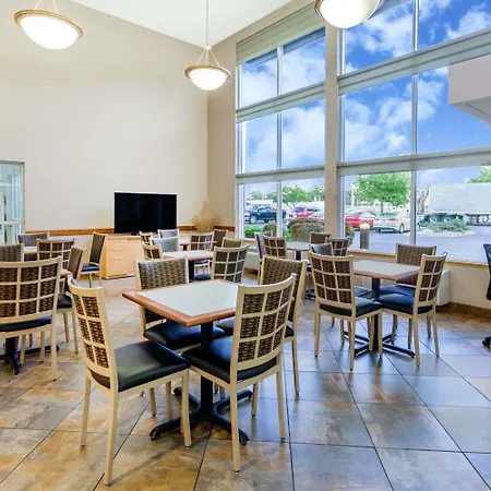 Super 8 By Wyndham Madison South-2