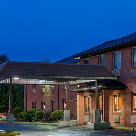 Super 8 By Wyndham Fairmont-3