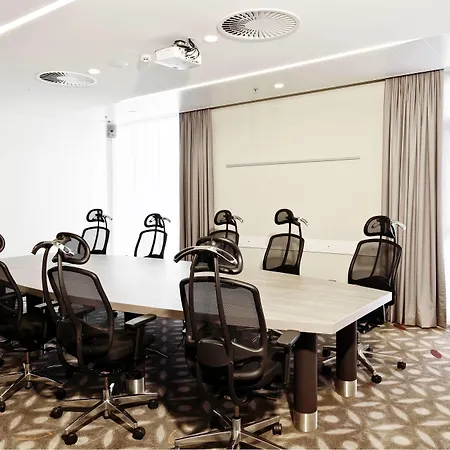 Courtyard By Marriott Linz-3