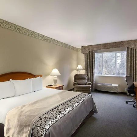 Ramada By Wyndham Olympia-3