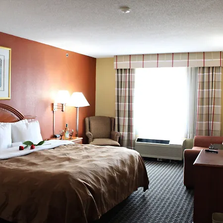 Quality Inn & Suites Cincinnati Sharonville-3