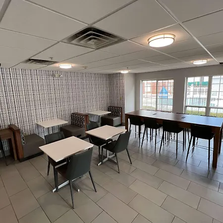 Microtel Inn & Suites By Wyndham Charlotte/Northlake-3