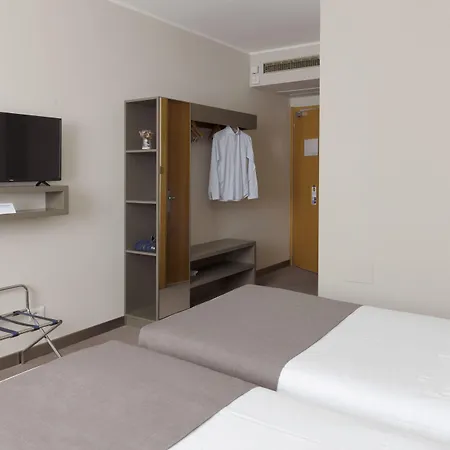 City Hotel & Suites-2