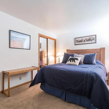The Plaza Condominiums, A Vail Resorts Property-3