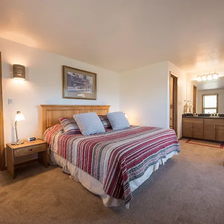 The Plaza Condominiums, A Vail Resorts Property-2