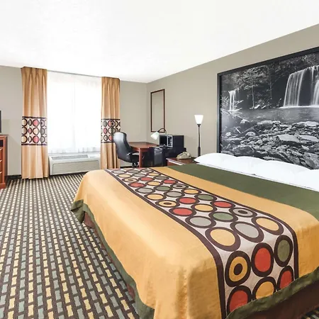 Super 8 By Wyndham Bolivar-2