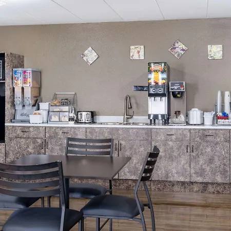 Super 8 By Wyndham Owatonna-2