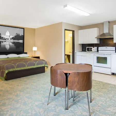Super 8 By Wyndham Waldorf-3