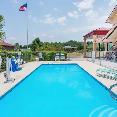 Super 8 By Wyndham Cleveland-3