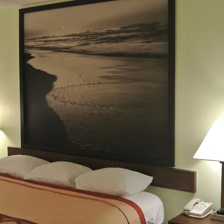 Super 8 By Wyndham Fayetteville-2