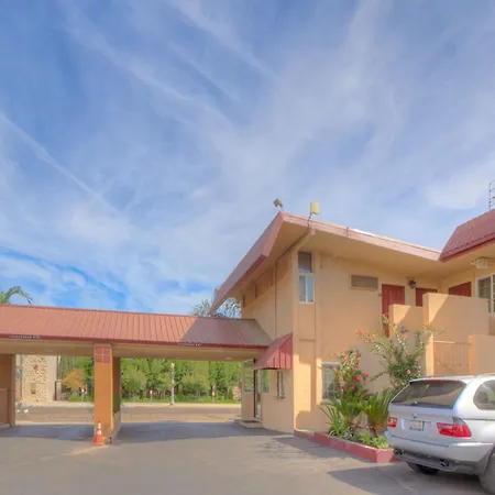 Surestay By Best Western Fresno Central-3