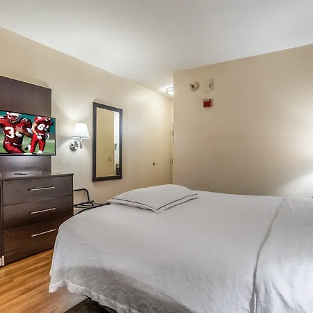 Red Roof Inn Plus Long Island - Garden City-3