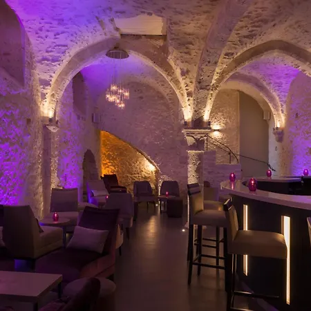 Hôtel Aux Vieux Remparts, The Originals Relais-3