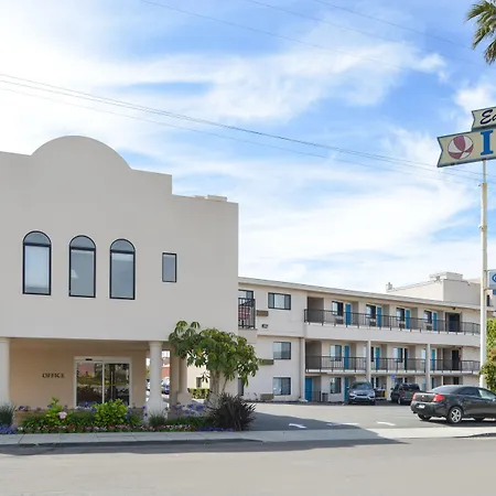 Edgewater Inn And Suites-2