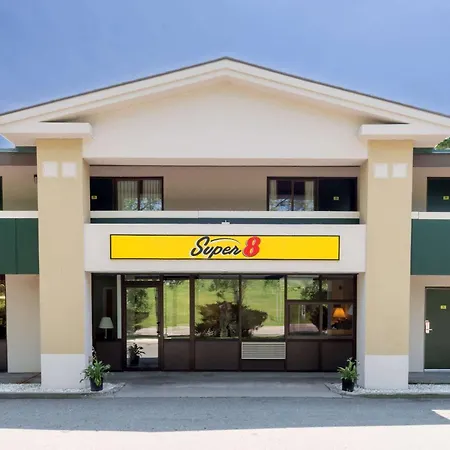 Super 8 By Wyndham White River Junction-3