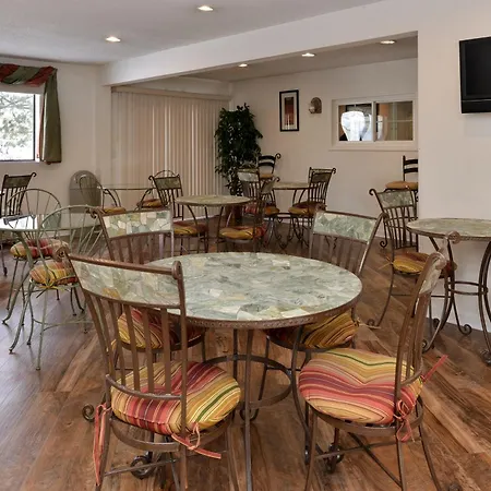 Americas Best Value Inn New Paltz-3