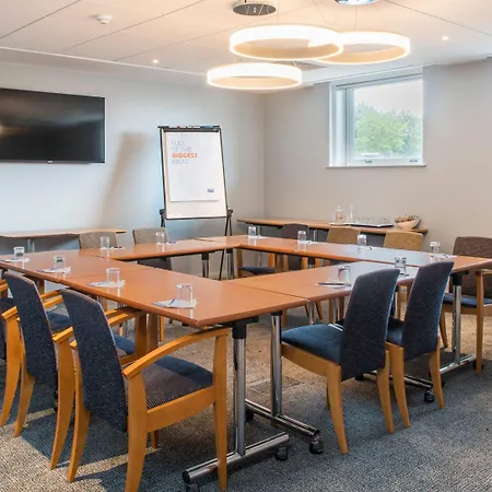 Holiday Inn Express Oxford Kassam Stadium By Ihg-2