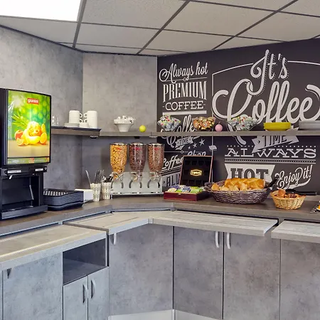 Welcomotel Les Mureaux-2
