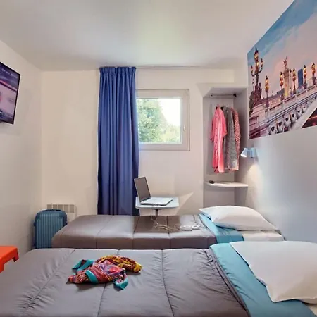 Welcomotel Les Mureaux-3