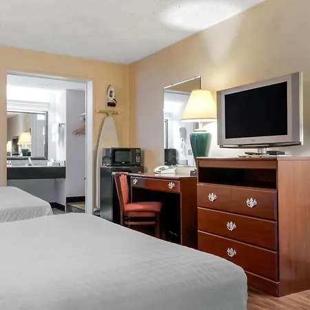 Econo Lodge Cortland Downtown-2