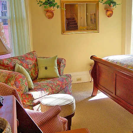 Chez Lyndon Manor-2