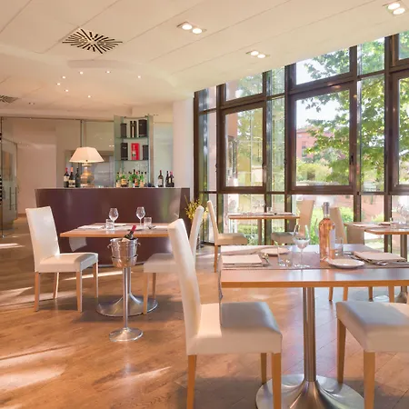Aemilia Hotel Bologna-3