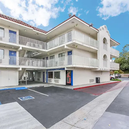 Hotel B5 -Watsonville-2