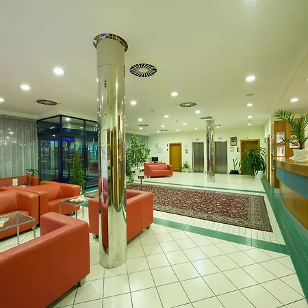 Ramada Airport Hotel Prague-3