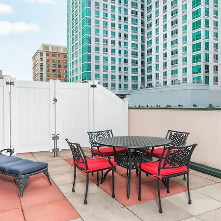 Courtyard By Marriott Stamford Downtown-3
