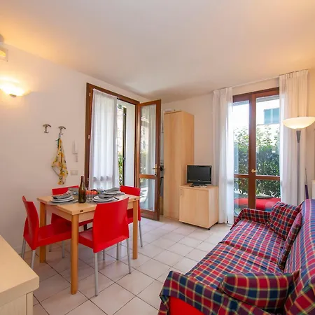 Budget Village Apartments - Porto Letizia-3
