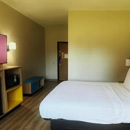 Days Inn By Wyndham Mankato-3