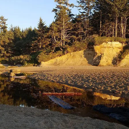 Clarion Inn Surfrider Resort-2