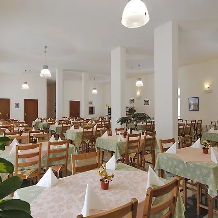 Hotel Happy-3
