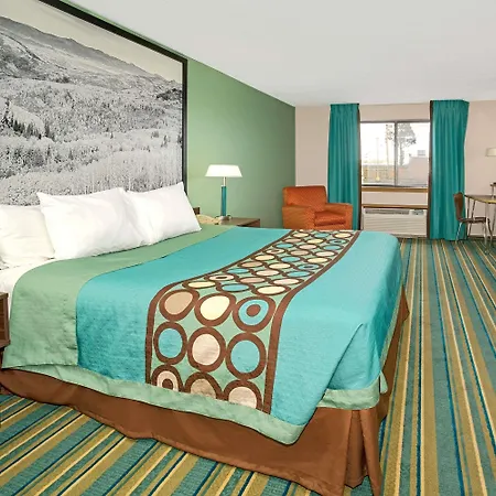 Super 8 By Wyndham Denver Stapleton-2