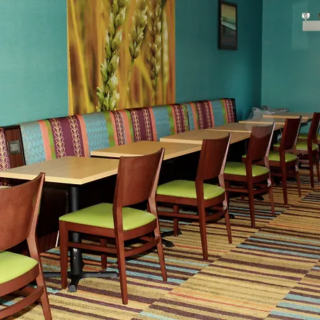 Fairfield Inn & Suites By Marriott Fairmont-2
