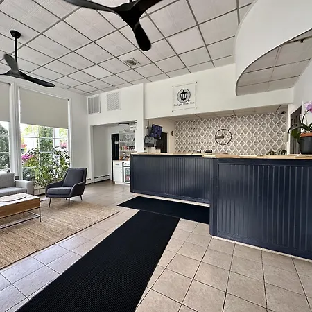 Budget Host East End Riverhead-2