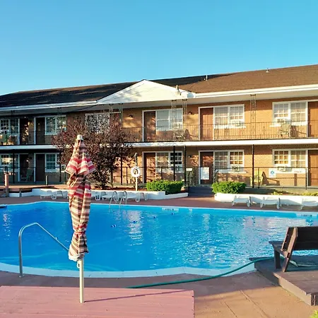 Budget Host East End Riverhead-3