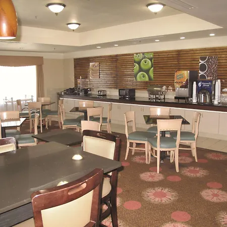 La Quinta By Wyndham Seguin-3
