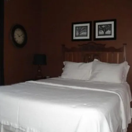 Cinnamon Bear Creekside Inn-2