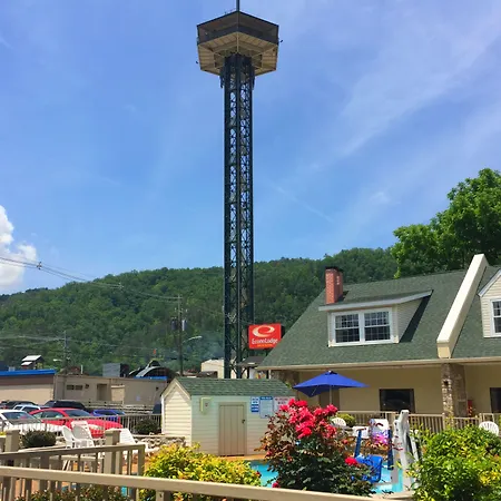 Econo Lodge Inn & Suites Gatlinburg At The Convention Center-2