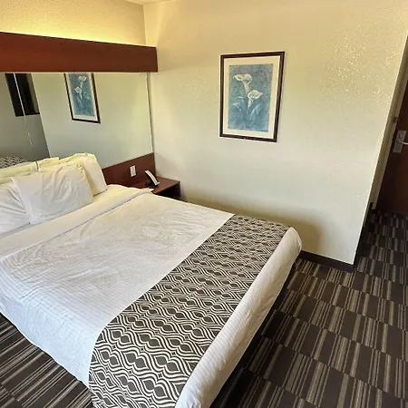 Microtel Inn And Suites By Wyndham Miami Ok-3
