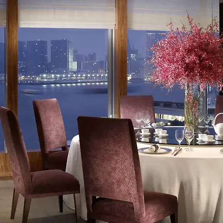 Four Seasons Hotel Hong Kong-3