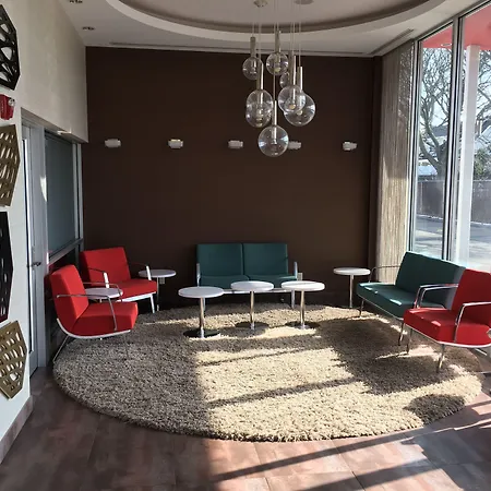 Ramada By Wyndham Rockville Centre-3