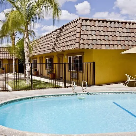Rodeo Lodge-3