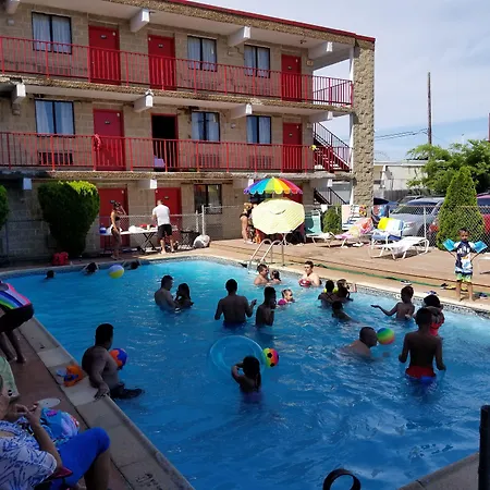 Cloud 9 Inn - Beach Hotel-3