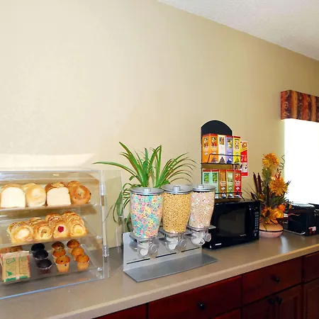 Econo Lodge Inn & Suites Kearney South-2